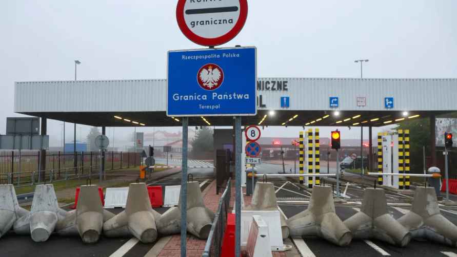 Перекрыли въезд щитами. Как выглядит погранпереход Брест — Тересполь после закрытия границы?