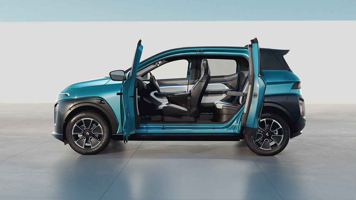 В России пообещали выпустить до 6 тыс. автомобилей "Атом". В Беларуси продавать не будут?