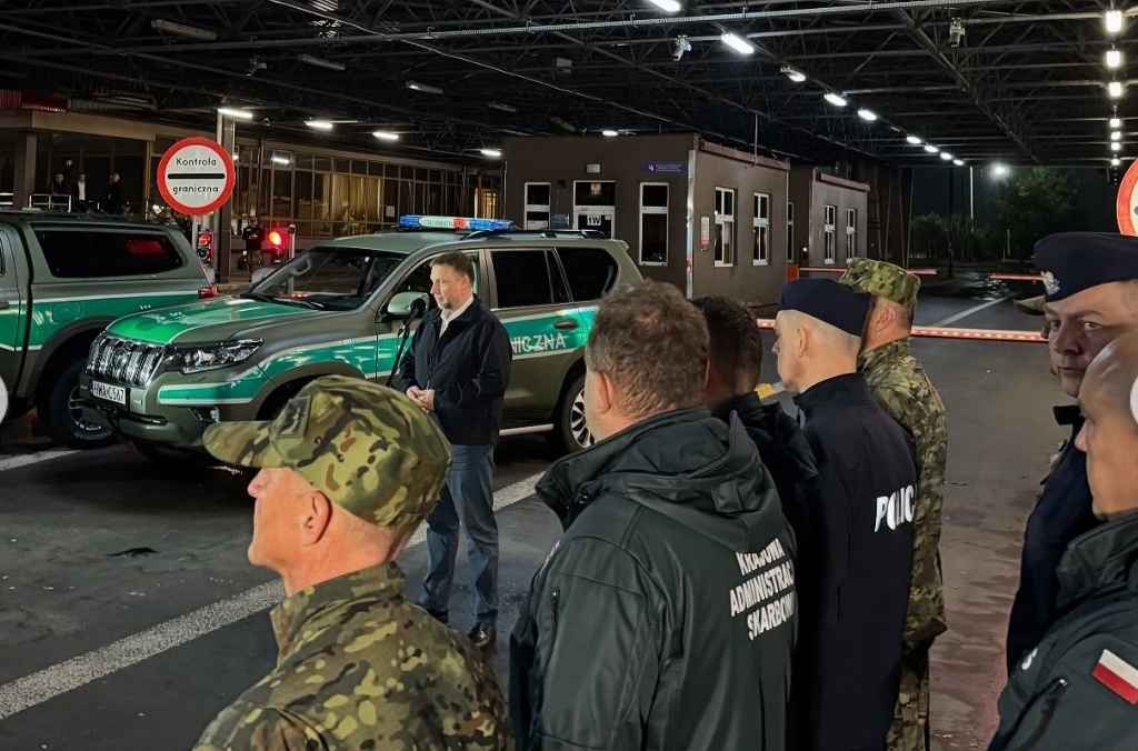 Глава МВД Польши подписал решение об открытии границы с Беларусью