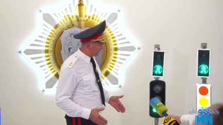 «Можно не спешиваться» — Кубраков показал новую табличку на велопереездах, имитирующую светофор