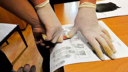 Совмин предложил обязать белорусов с иностранным ВНЖ сдавать отпечатки пальцев