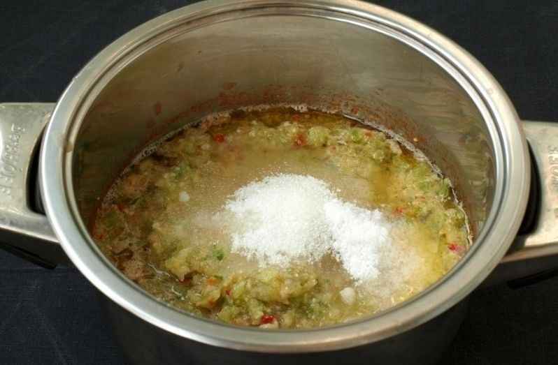 Обязательно закатайте на зиму аджику. Эти 3 рецепта понравились сотням тысяч людей