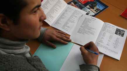 В Минтруда Беларуси ответили, могут ли мигранты, не сдавшие языковой экзамен, его пересдать