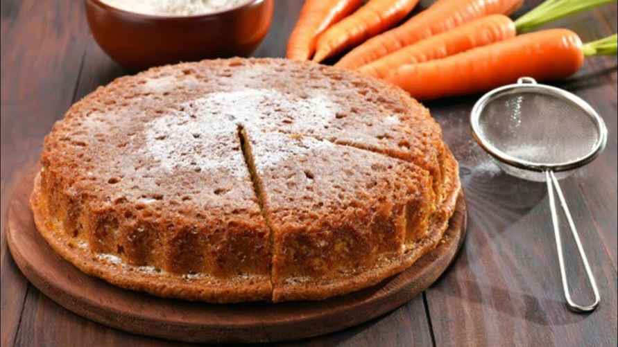 Взбейте яйца и смешайте с морковью. Этот пирог без сахара съедают за считанные минуты