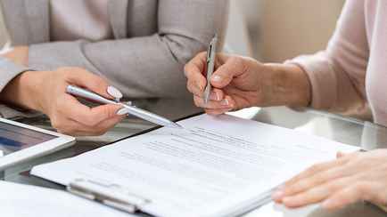 МНС назвала условие, когда белорусам при заказе услуги лучше заключать договор. А если исполнитель откажется?