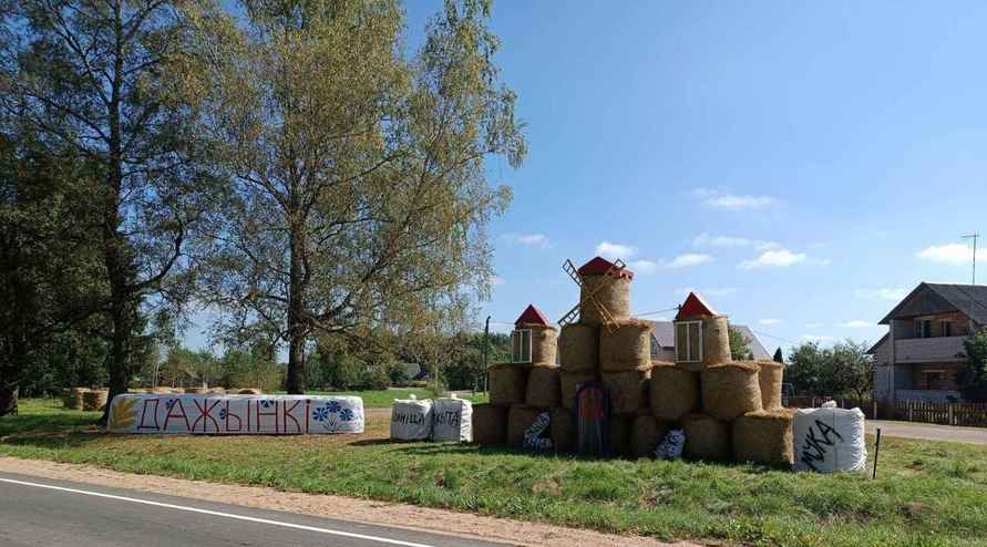 Крот-шахтёр, богомол-переросток и крейсер «Аврора». На полях Беларуси устроили конкурс фигур из соломы