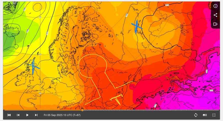 Синоптики объявили в сентябре застой 30-градусной жары в Беларуси. Где опасные грозы?