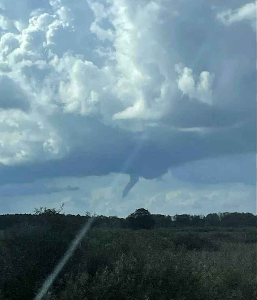 На Брестчине сняли зачатки смерчей, а на Минск обрушился тропический ливень
