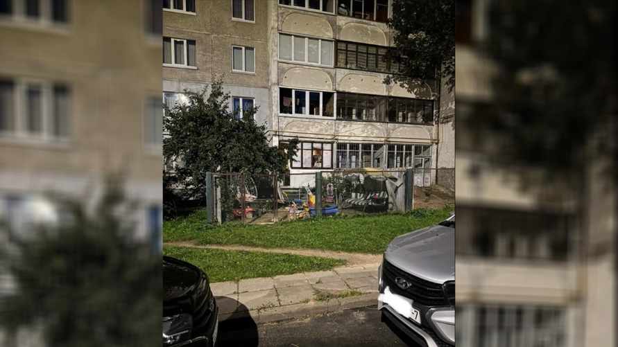 А так можно было? Минчане удивились огороженному «дачному уголку» во дворе многоэтажки