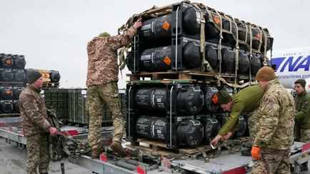 Трамп одобрил свою первую военную помощь Украине — Reuters