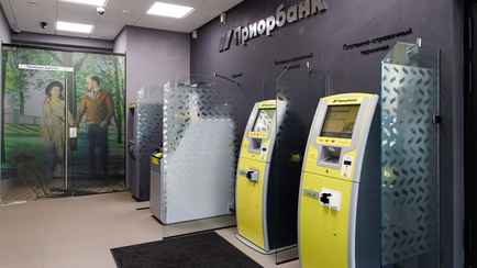 Приорбанк предупредил о проблемах с картами Белкарт за границей