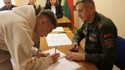 Минтруда расширило список организаций, куда белорусы могут пойти на альтернативную службу