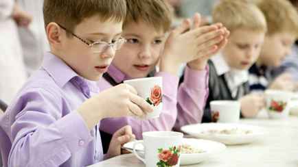 Совмин Беларуси поднял стоимость питания в школах и садах. На сколько?