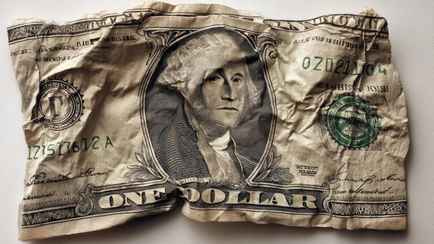 Ещё один банк предложил белорусам обменять повреждённые доллары. Сравнили комиссии в других банках