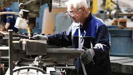 В Минтруда объяснили рост количества работающих пенсионеров в Беларуси. Каждый пятый