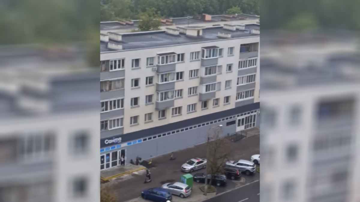 Появилось видео погони за электросамокатчиком в Минске по тротуару. Что сказали в ГАИ?