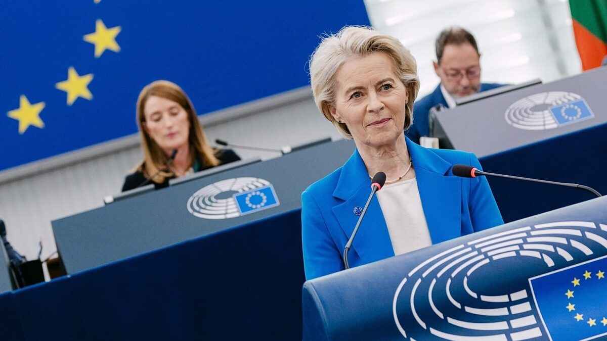 Фон дер Ляйен получила сразу два вотума доверия Европарламента за один день