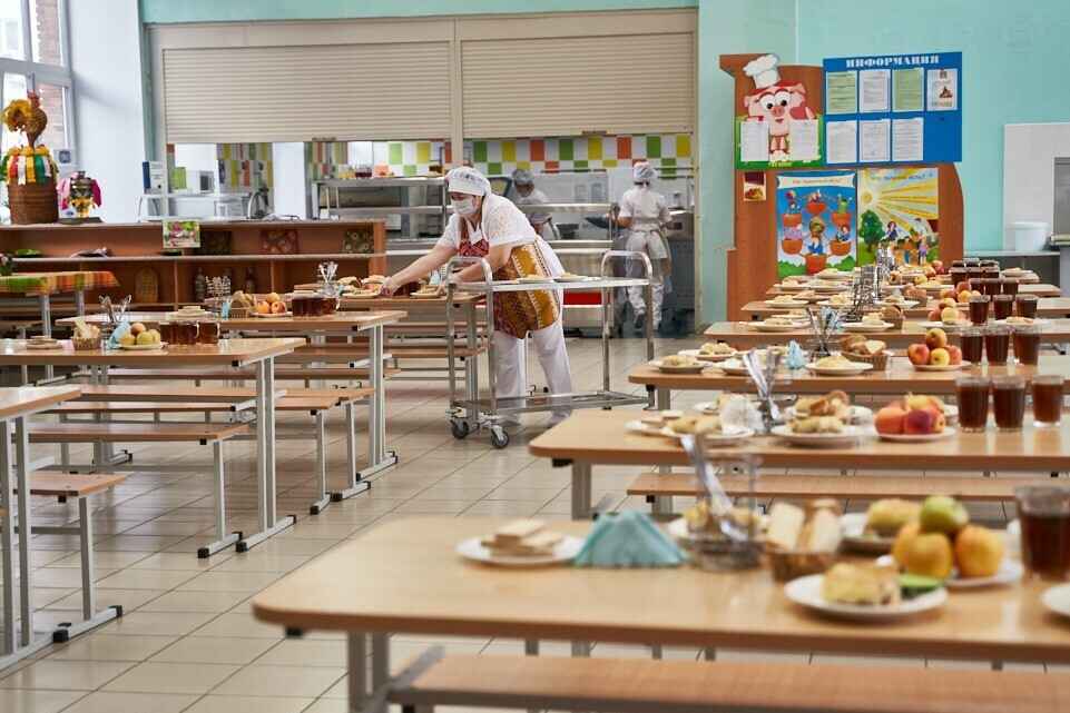 Лукашенко предложил кормить белорусских школьников новым продуктом - "А почему нет?"