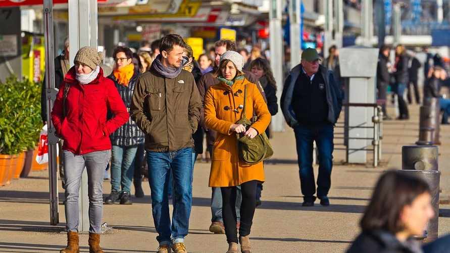 Белорусов спросили, поддерживают ли они «гостевой брак», платную медицину и налог для тунеядцев. Где оставить ответы?