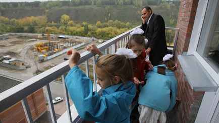 Лукашенко рассказал, где должны жить многодетные семьи — «Надо копошиться в земле»