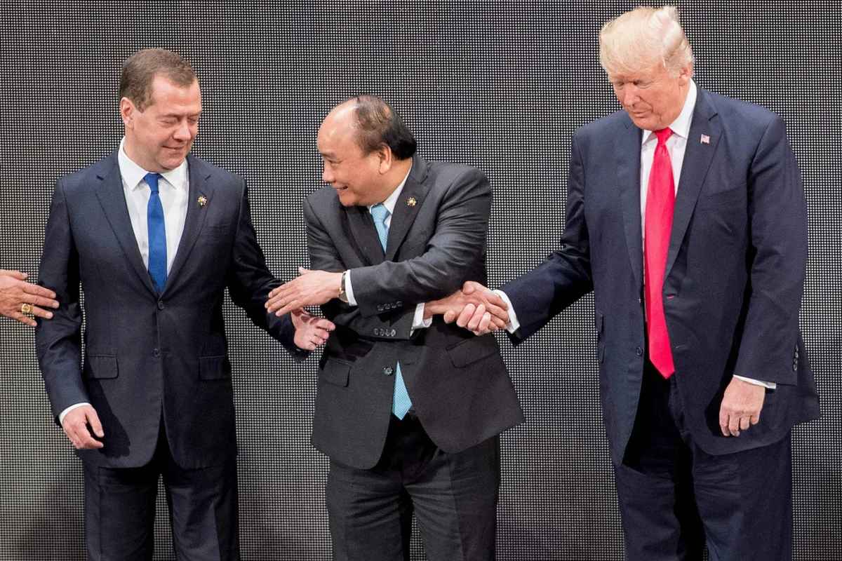 Медведев пригрозил Трампу - "Может плохо кончиться"