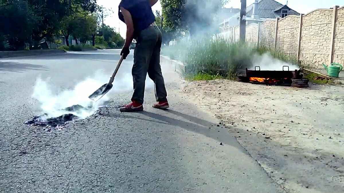 Минтранс пообещал отказаться от ямочного ремонта в Беларуси. Как будут заделывать выбоины?