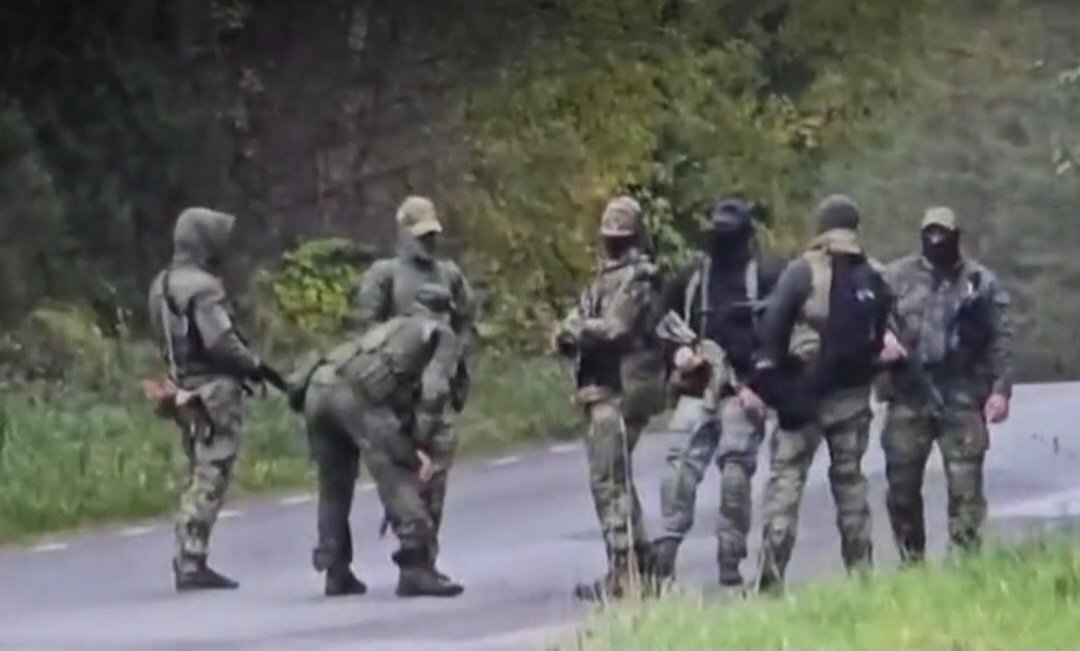 Эстония пока не открыла границу из-за «российского вооруженного подразделения»