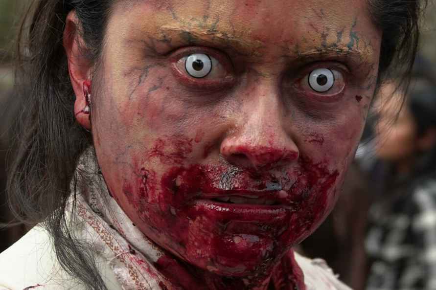 Улицы Мехико заполнили зомби. Так празднуют аналог белорусских Дзядов в Мексике