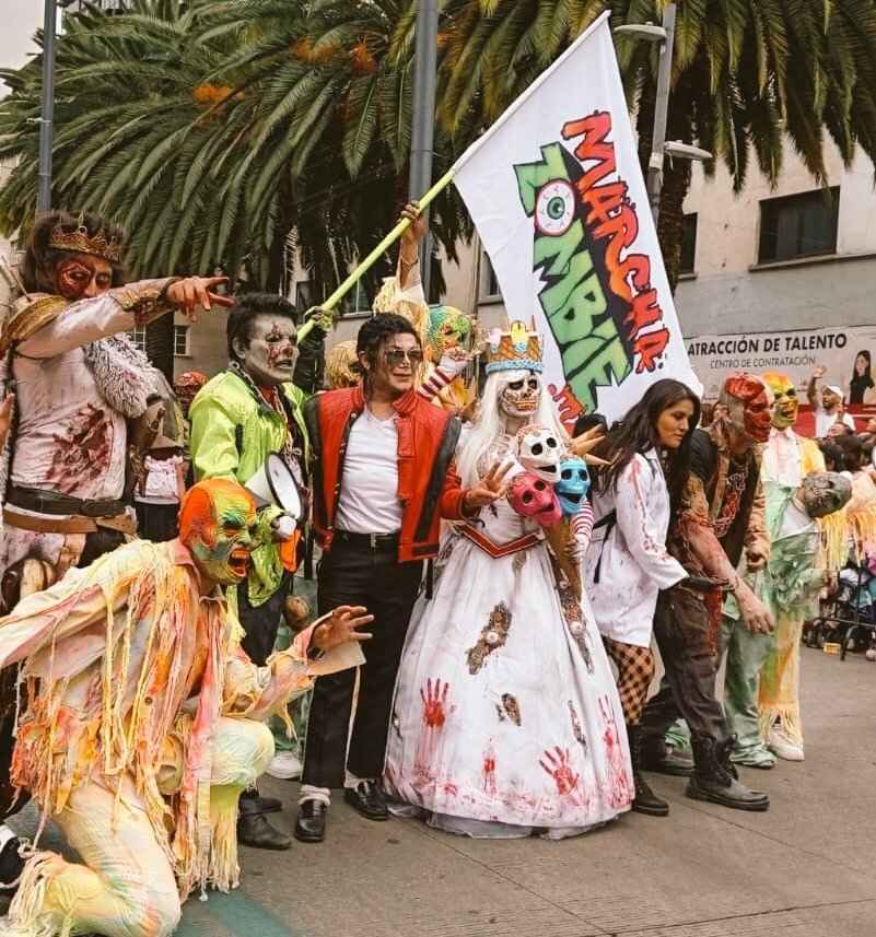 Улицы Мехико заполнили зомби. Так празднуют аналог белорусских Дзядов в Мексике