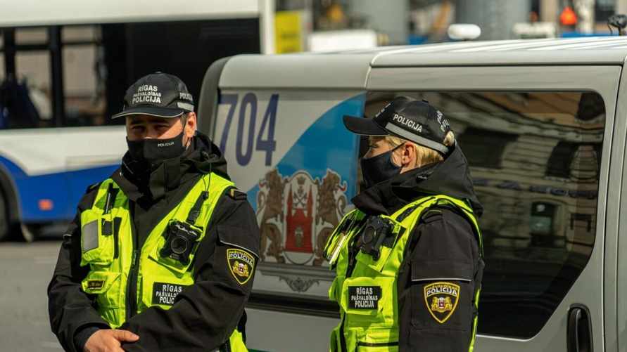Латвия обязала 841 россиянина покинуть страну