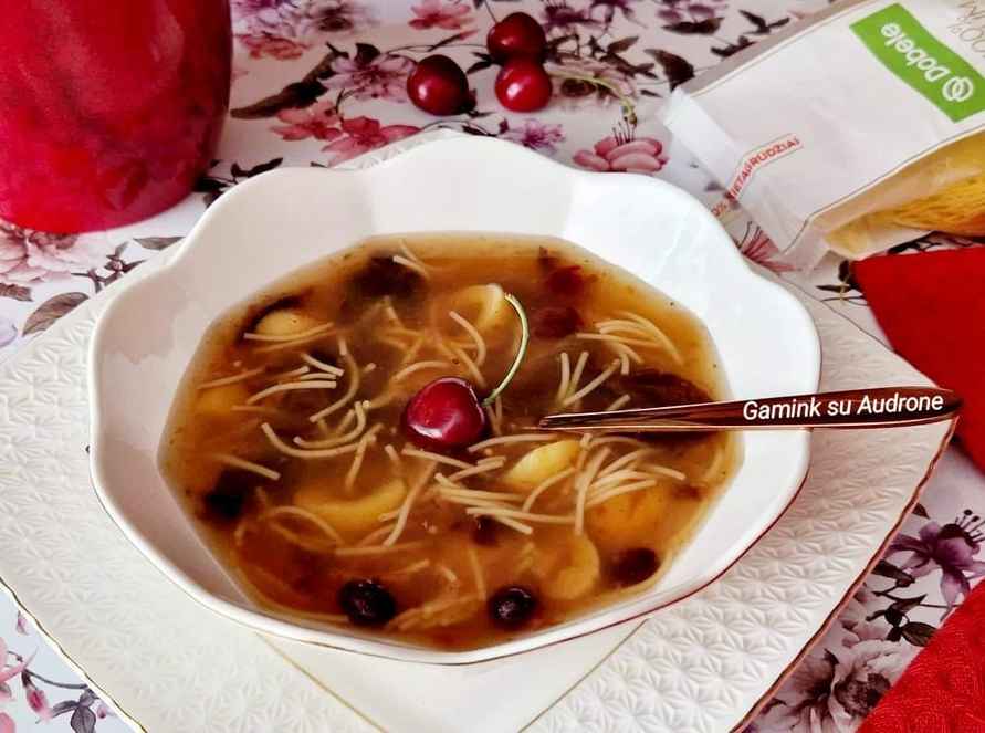 Индийский чатни, литовский суп и не только. Нашли 4 неожиданных осенних рецепта из слив