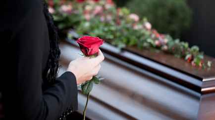 Пособие на погребение в Беларуси снижают второй месяц. Сколько с 1 ноября?