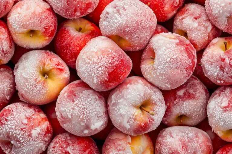Можно ли замораживать яблоки на зиму? Разобрались зачем это нужно и нашли важный нюанс