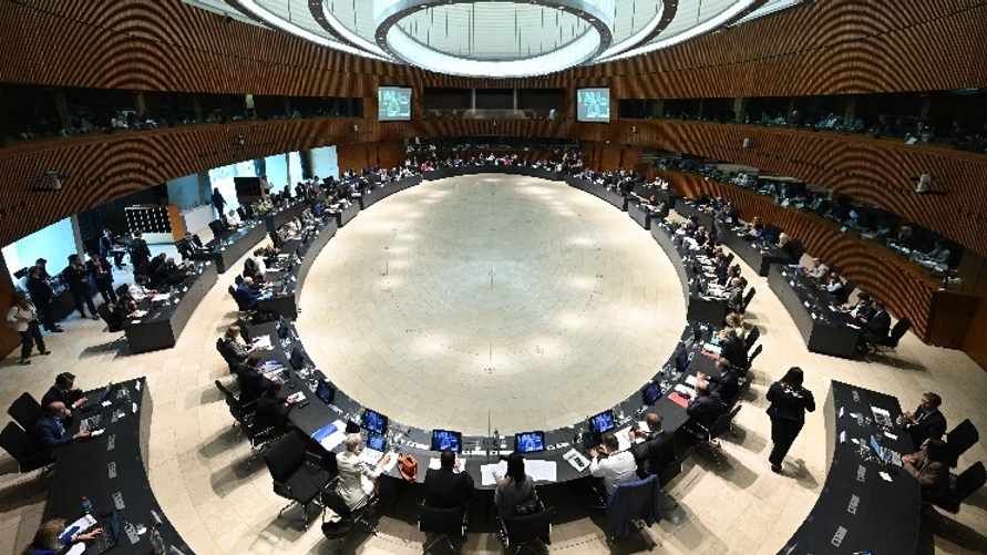 Совет ЕС одобрил запрет на российские газ и нефть. В чем нюансы?