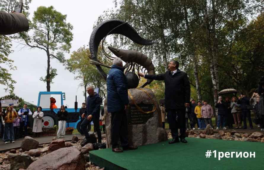 Белорусам показали, как выглядит памятник белорусской креветке