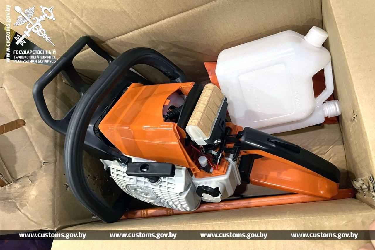 Таможня показала белорусам за какие товары из России можно лишиться 250 000 рублей