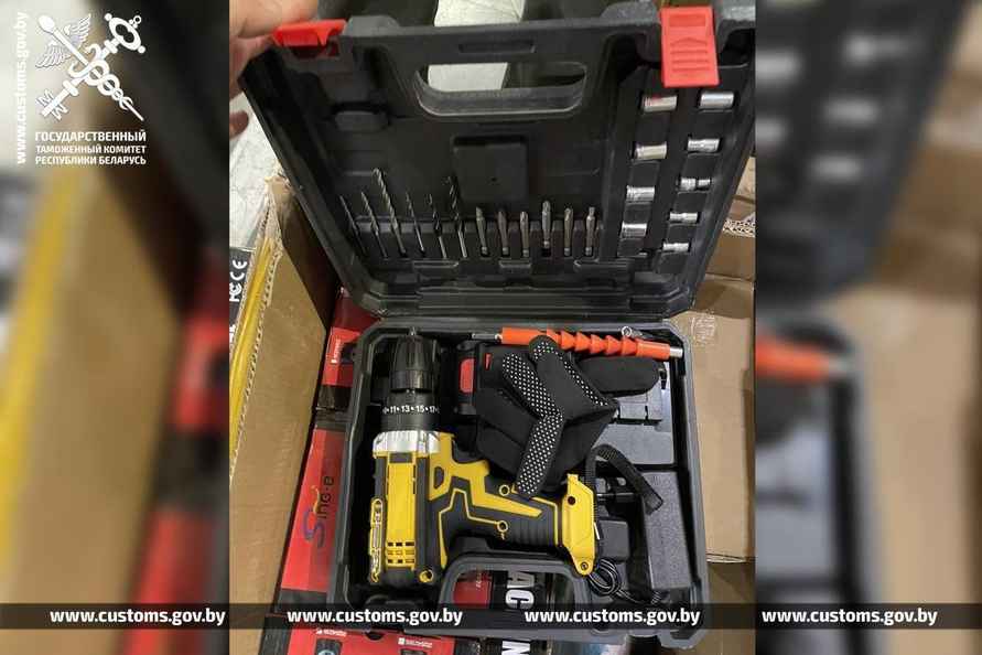 Таможня показала белорусам за какие товары из России можно лишиться 250 000 рублей