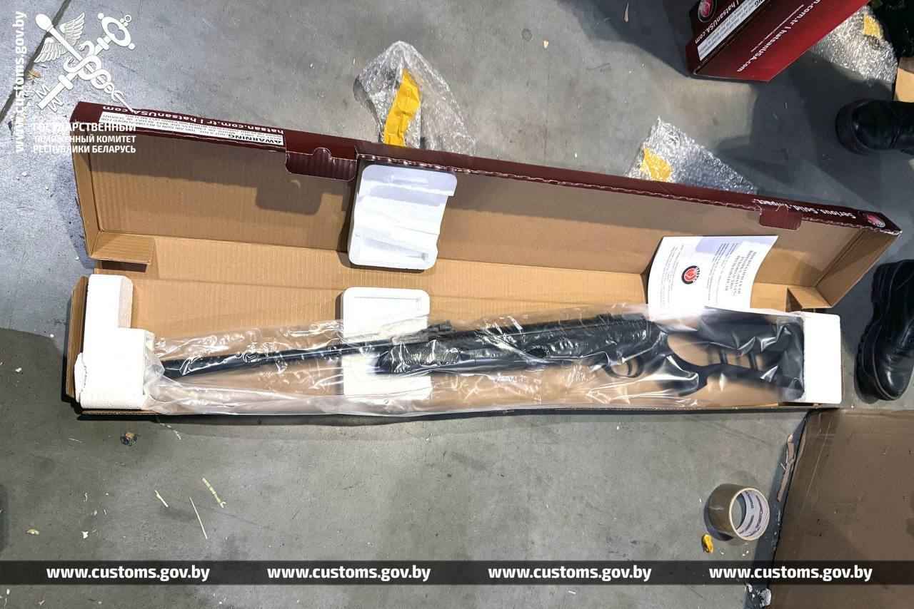 Таможня показала белорусам за какие товары из России можно лишиться 250 000 рублей