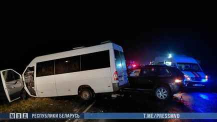 На Гомельщине погибли 6 пассажиров после столкновения маршрутки с трактором и легковушкой