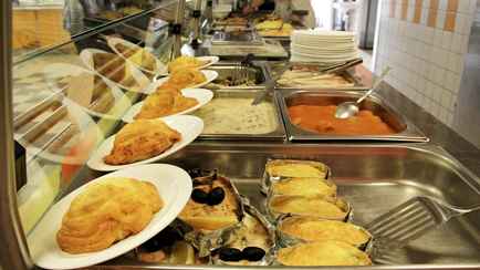 Белорусы пожаловались на отравления после посещения популярной сети кафе в Минске- «Почерневшие губы»