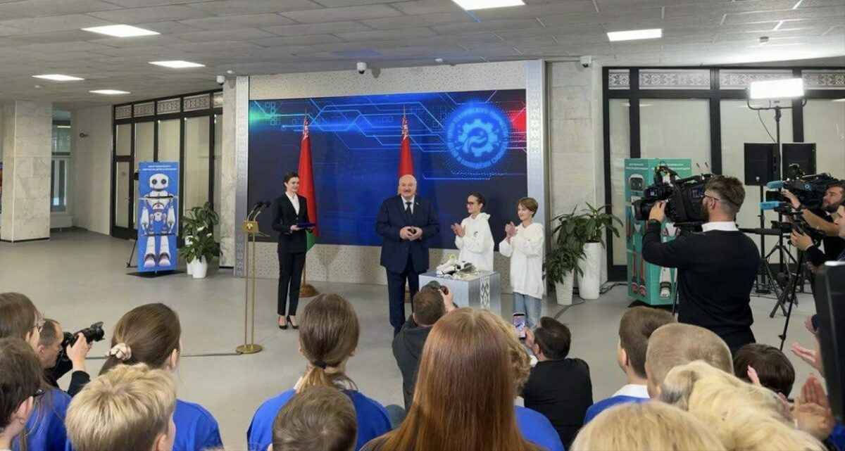 Лукашенко поручил не дать талантливой молодежи уехать из Беларуси. Как?