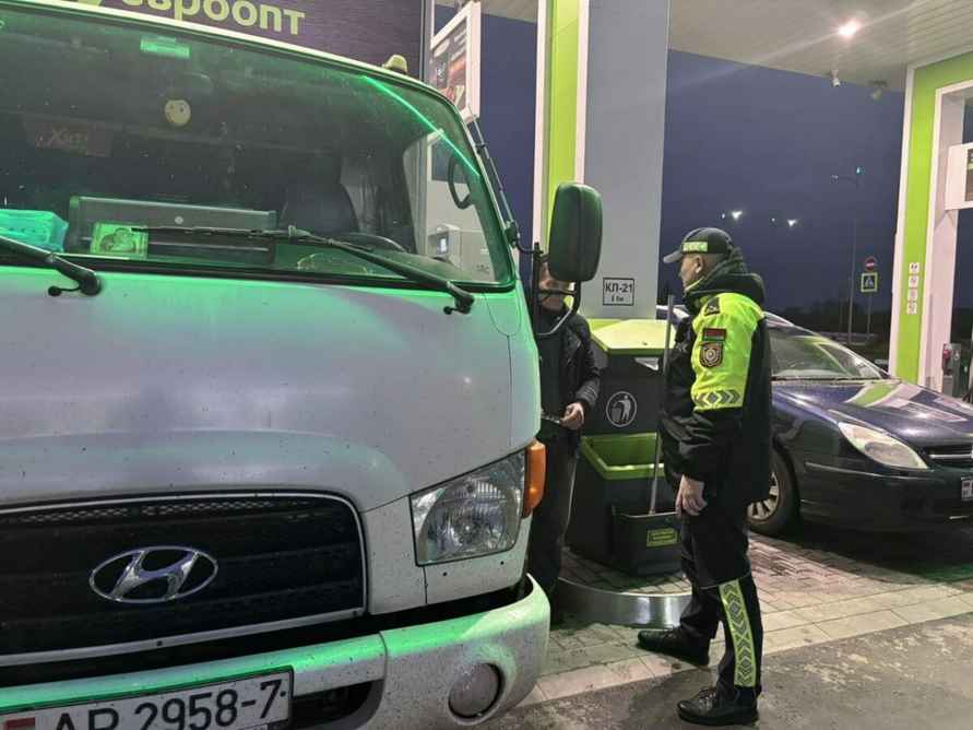 ГАИ призвала белорусов «проявить бдительность» и сообщать о «любителях кофе» по номеру 102