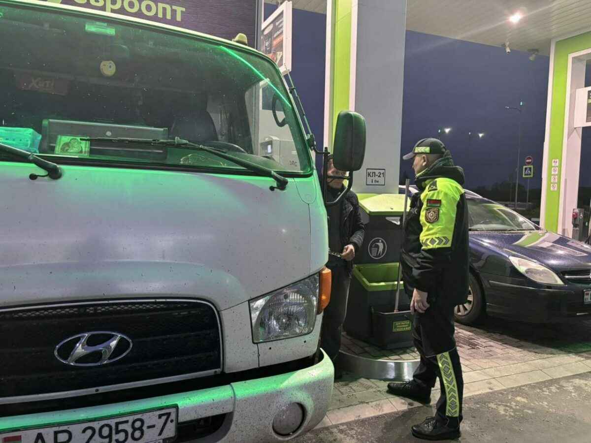 ГАИ призвала белорусов «проявить бдительность» и сообщать о «любителях кофе» по номеру 102