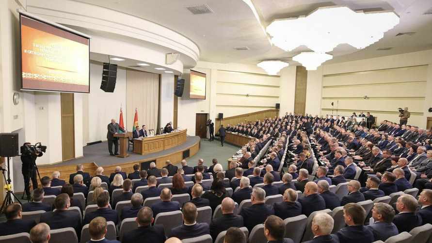 Лукашенко обратился к 300 чиновникам: «Ситуация в Витебской области печальная»