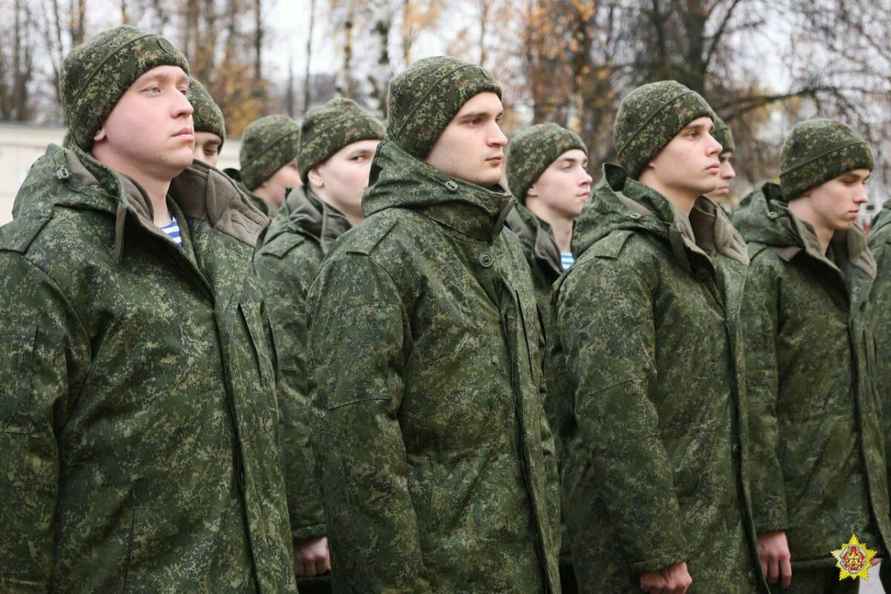 Минобороны показало, чем занимаются белорусские срочники-новобранцы