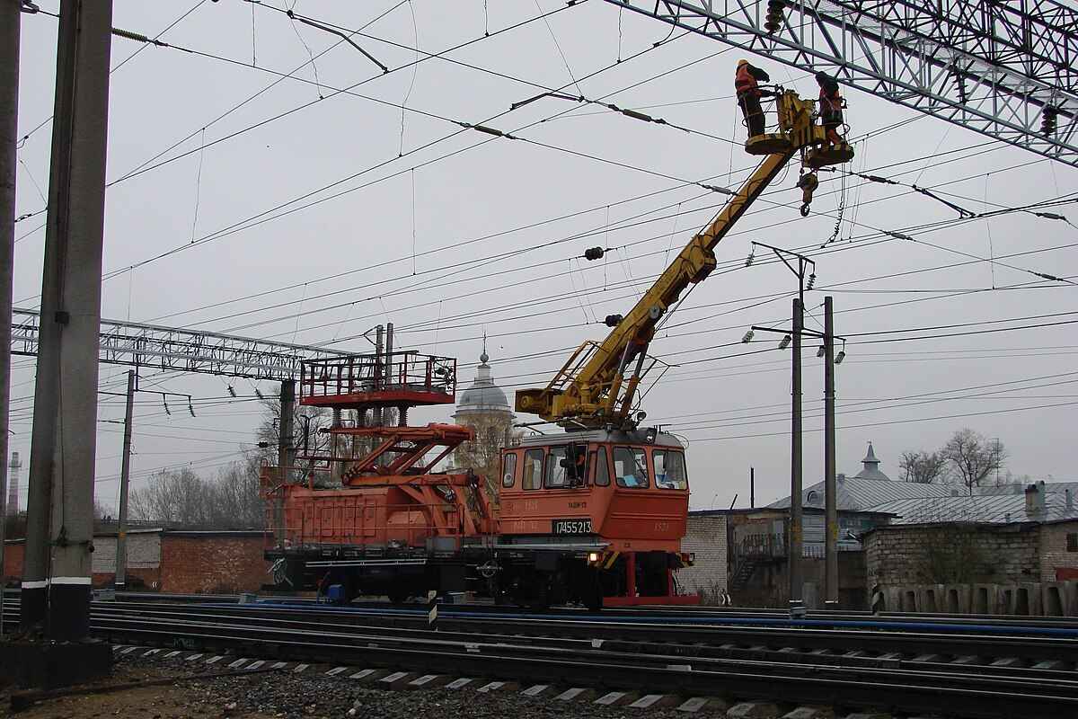 Под Минском на железной дороге опрокинулась автомотриса