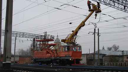 Под Минском на железной дороге опрокинулась автомотриса