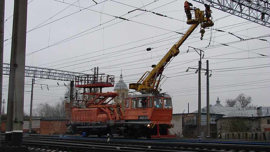 Под Минском на железной дороге опрокинулась автомотриса