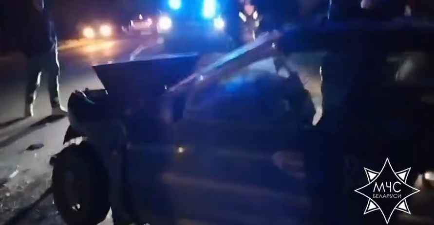 Под Минском столкнулись автобус и легковушка