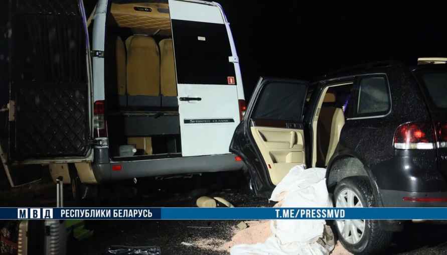 На Гомельщине погибли 6 пассажиров после столкновения маршрутки с трактором и легковушкой